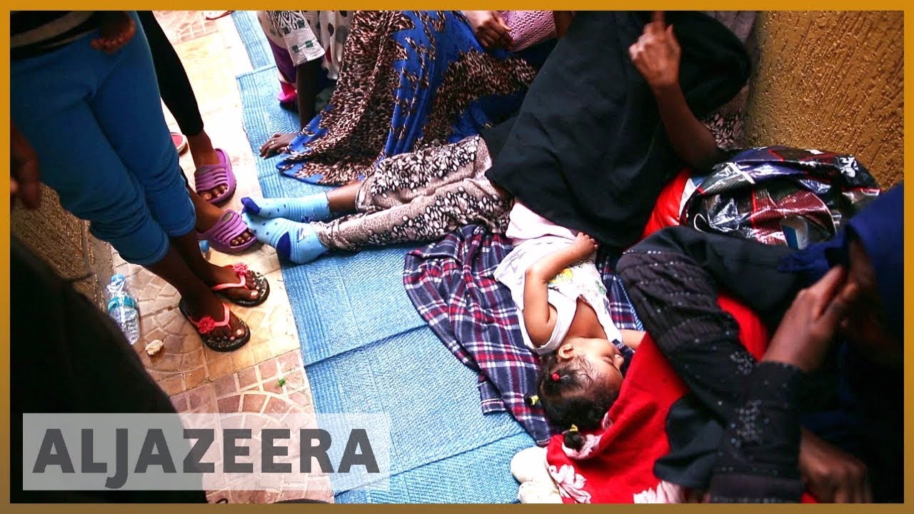 🇱🇾 مراكز احتجاز المهاجرين في ليبيا عاجزة عن استيعاب الوضع وسط القتال | الجزيرة الإنجليزية