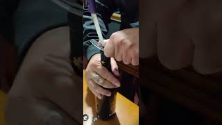 Ensinando a abrir uma garrafa de vinho ⚠️