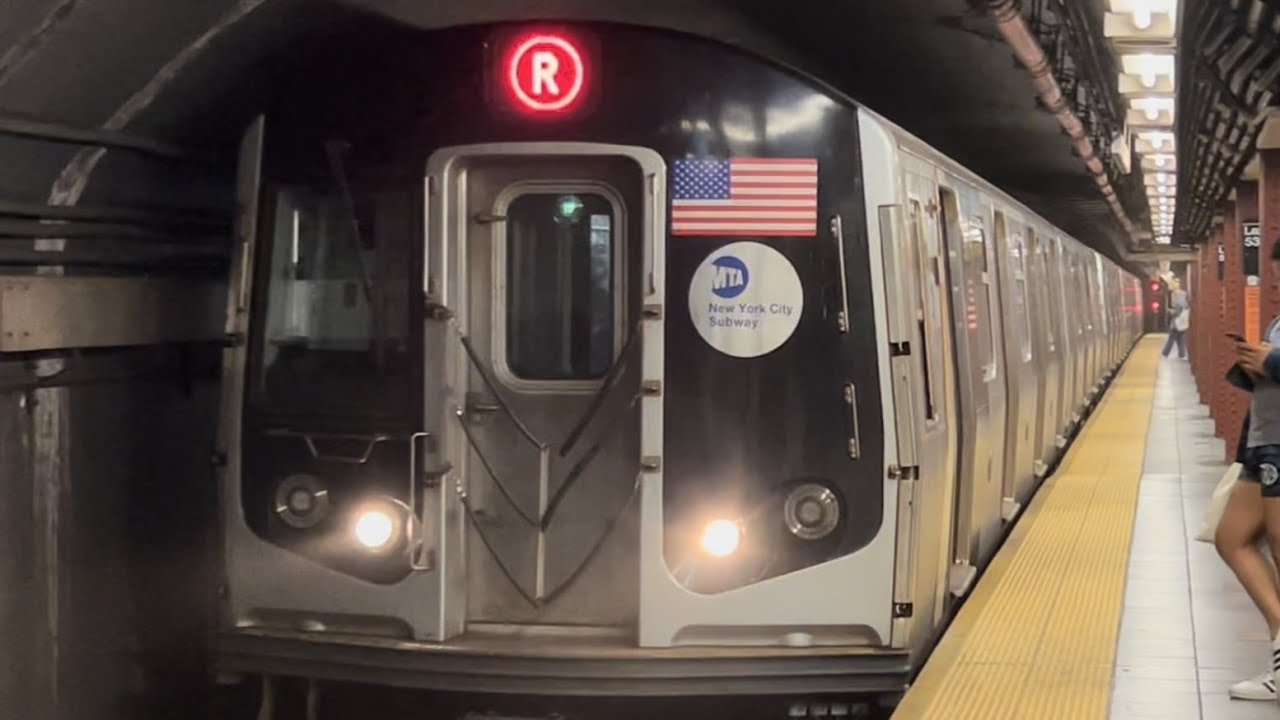 IND 53rd Street: R160A-2 & R160B/Siemens (E) and (R) trains @ Lexington ...