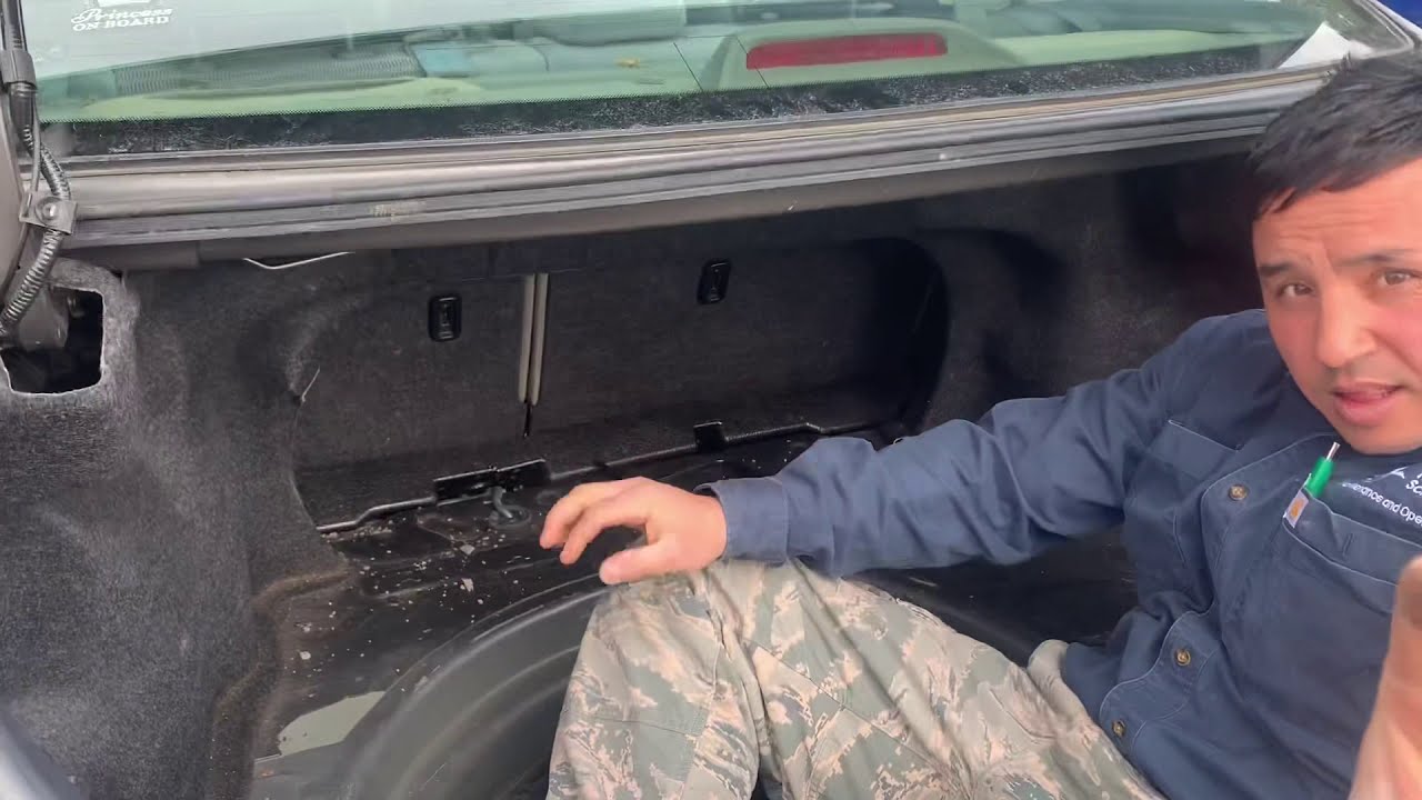 How to open Toyota Camry 2005 door ?  چگونه دروازه کمری ۲۰۰۵ را باز کنیم؟