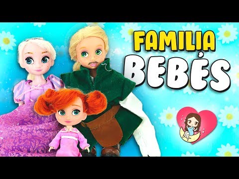 💜 ¡Las bebés Rapunzel, Elsa y Anna juegan a PAPÁS y MAMÁS!