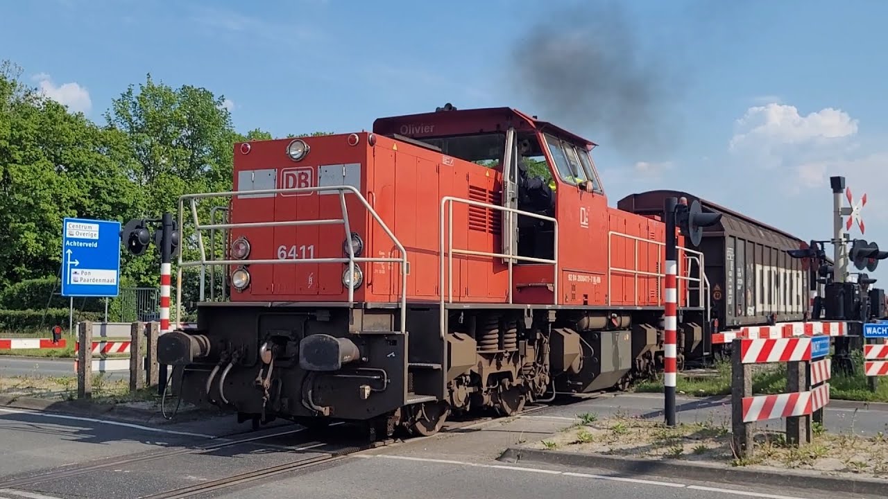 DBC 6411 trekt lege pontrein uit pon dealer