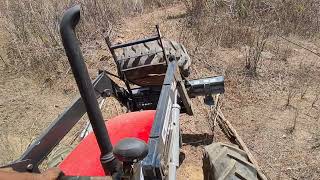 Dia de aventura, resgate do pneu da carregadeira - Massey Ferguson 4292