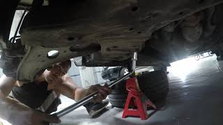 Como remover cremallera de dirección en Kia screenshot 4