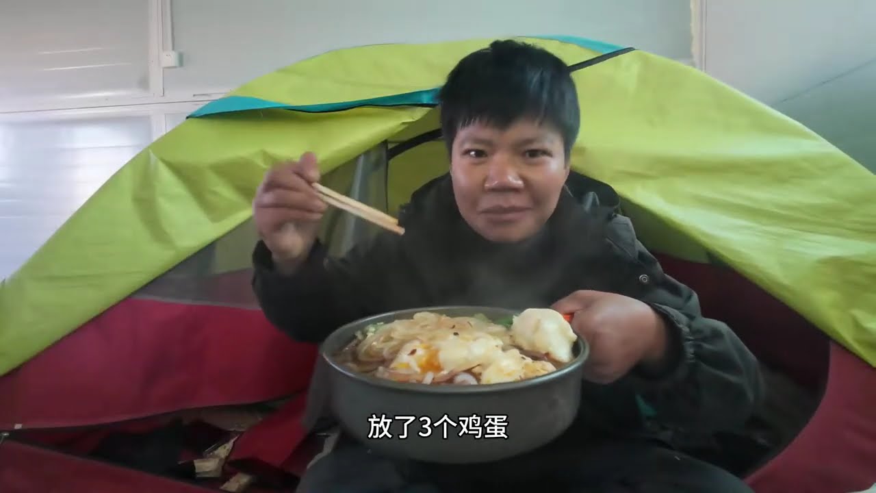 【田七浪迹天涯-忆往昔】姑娘骑行在 13℃的阿里地区，翻越五千多米的海拔，在荒山野岭竟然找到房子露营#田七浪迹天涯#穷游的田七#骑行#骑行 #田七穷游祖国