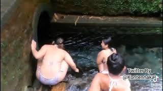 NGINTIP MAMA MUDA Mandi di sungai||bikin melek