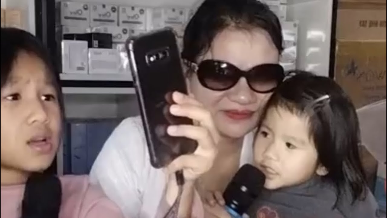 Bích Phương Đã Quay Trở Lại Sau Tết Ba Mẹ Con Hát Quá Hay Tặng khán Giả Ngày Đầu Năm mới…