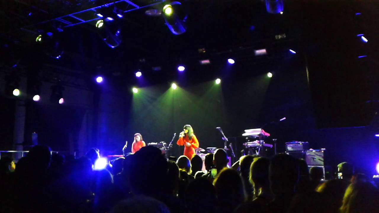 Laura. Bat For Lashes. YouTube