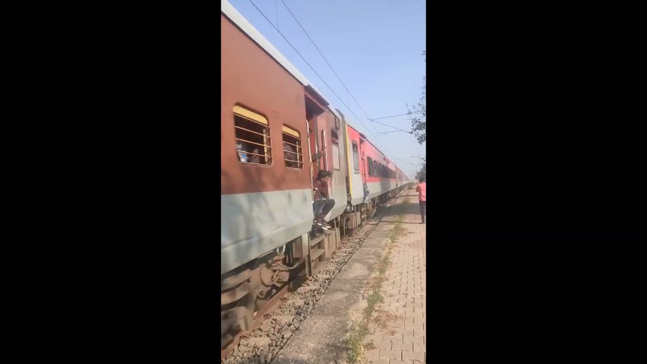 12367 Vikramshila Express (BGP-ANVT) At Full Speed