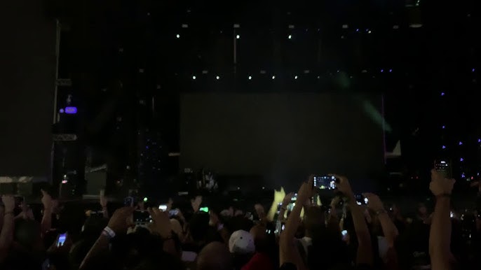 KENDRICK LAMAR  DNA. / Intro [Live at Paris DAMN. World Tour 2018] 