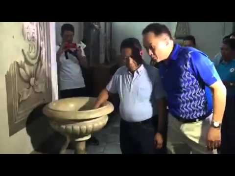 Binay attends Mass before filing COC