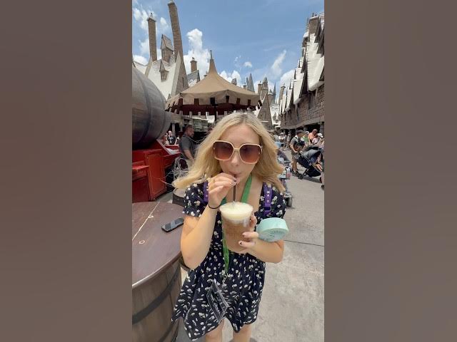 Trying Harry Potter’s Butterbeer for the first time at Universal #couple