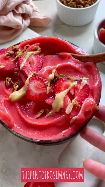 How to Make a Strawberry Peach Smoothie Bowl!