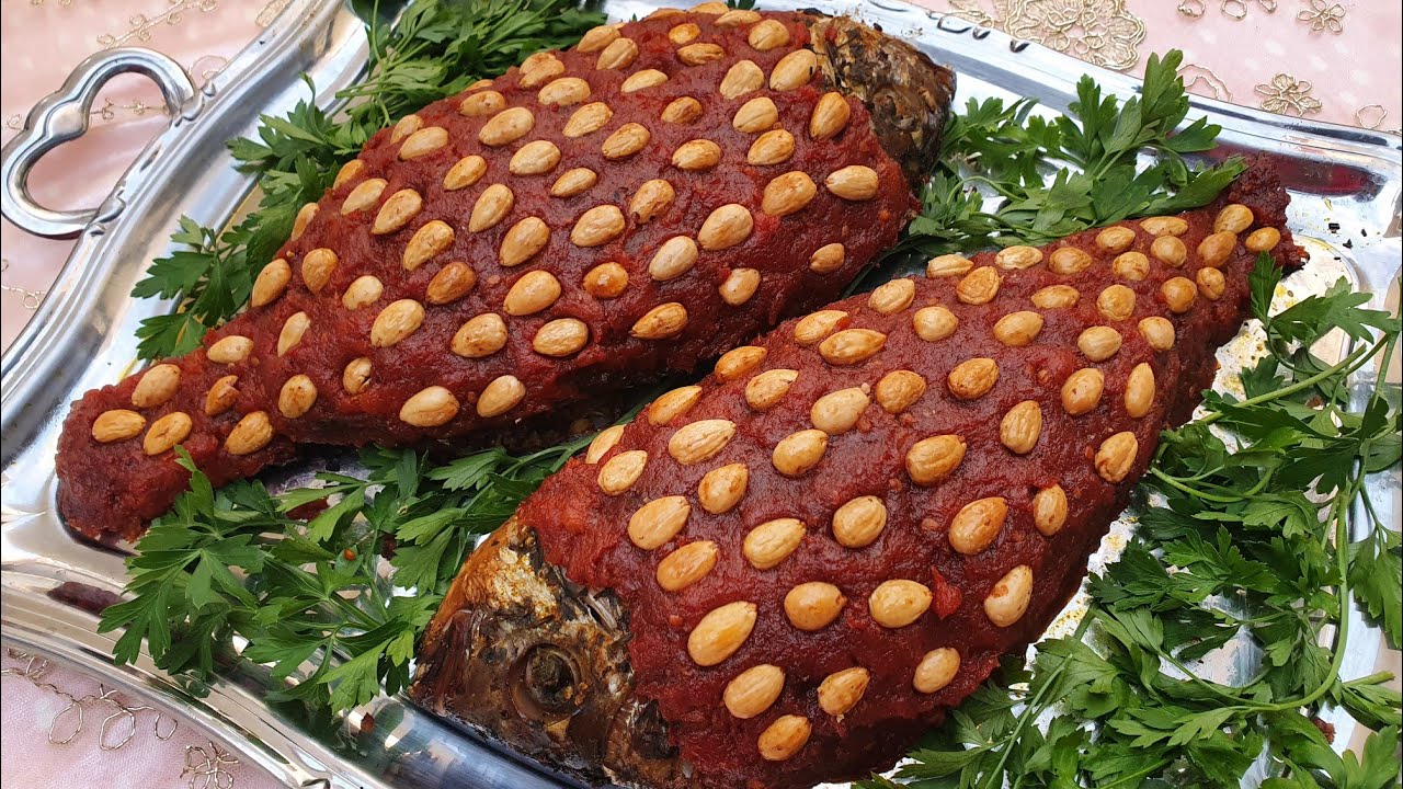 من قاع الخابية و من مدينة اسفي حوتة بمطيشة معسلة معمرة باللوز و الكركاع من المطبخ اليهودي المغربي