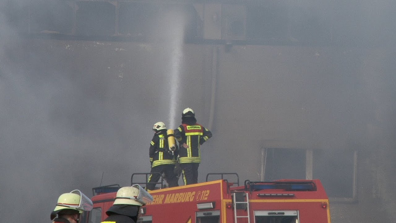 Kirchhain: Großbrand in Tapetenfabrik bei Marburg 24.03.2013