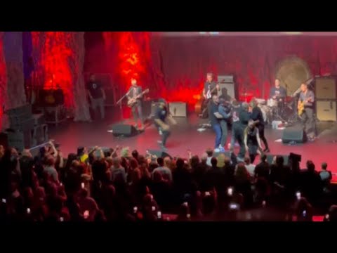 Bizarre Ending to Morrissey Concert in Dallas (Nov. 2nd, 2024)
