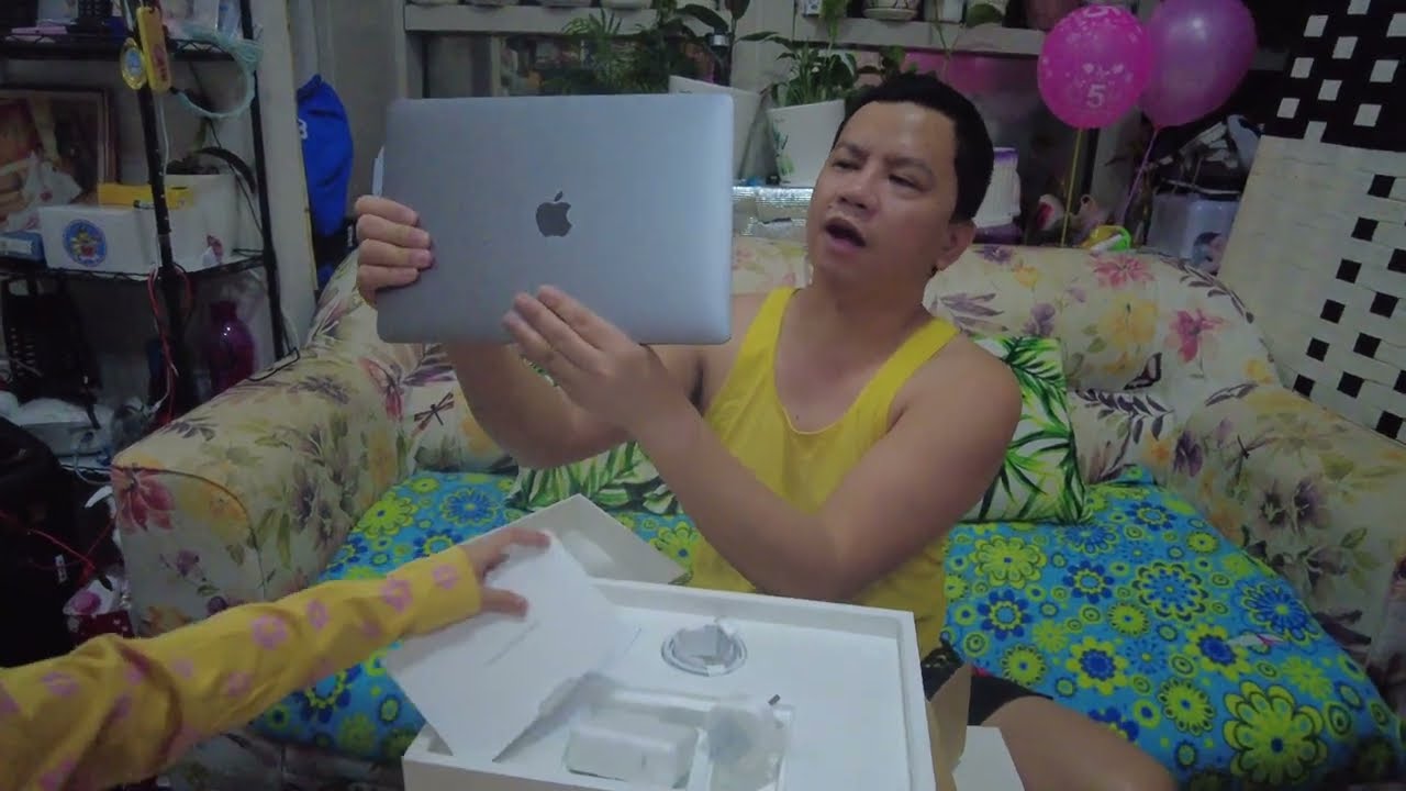 T.A.K.E. 50! 🎬 Ang Tunay na Hirap ng MacBook Pro M2 Unboxing (Behind The Scenes ng Family Vlog Fail)