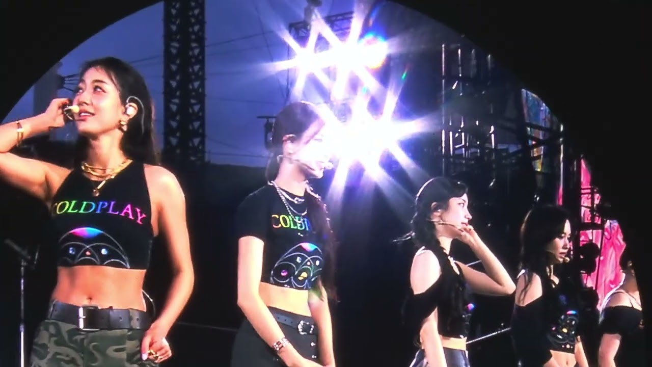 [Fancam] Twice : Opening of COLDPLAY Live in SEOUL (4/22) - MUSIC OF THE SPHERES World TOUR