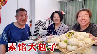 【160斤大龄女】老妈发面蒸包子一大盆素菜馅胖妞熬的汤又白又香终于成功了