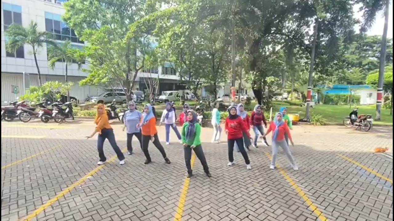 For My Heart Line Dance #choreo  : @veetrias, Swesty B, @mimithakaeru& Roosamekto / Demo by SiskaLD 