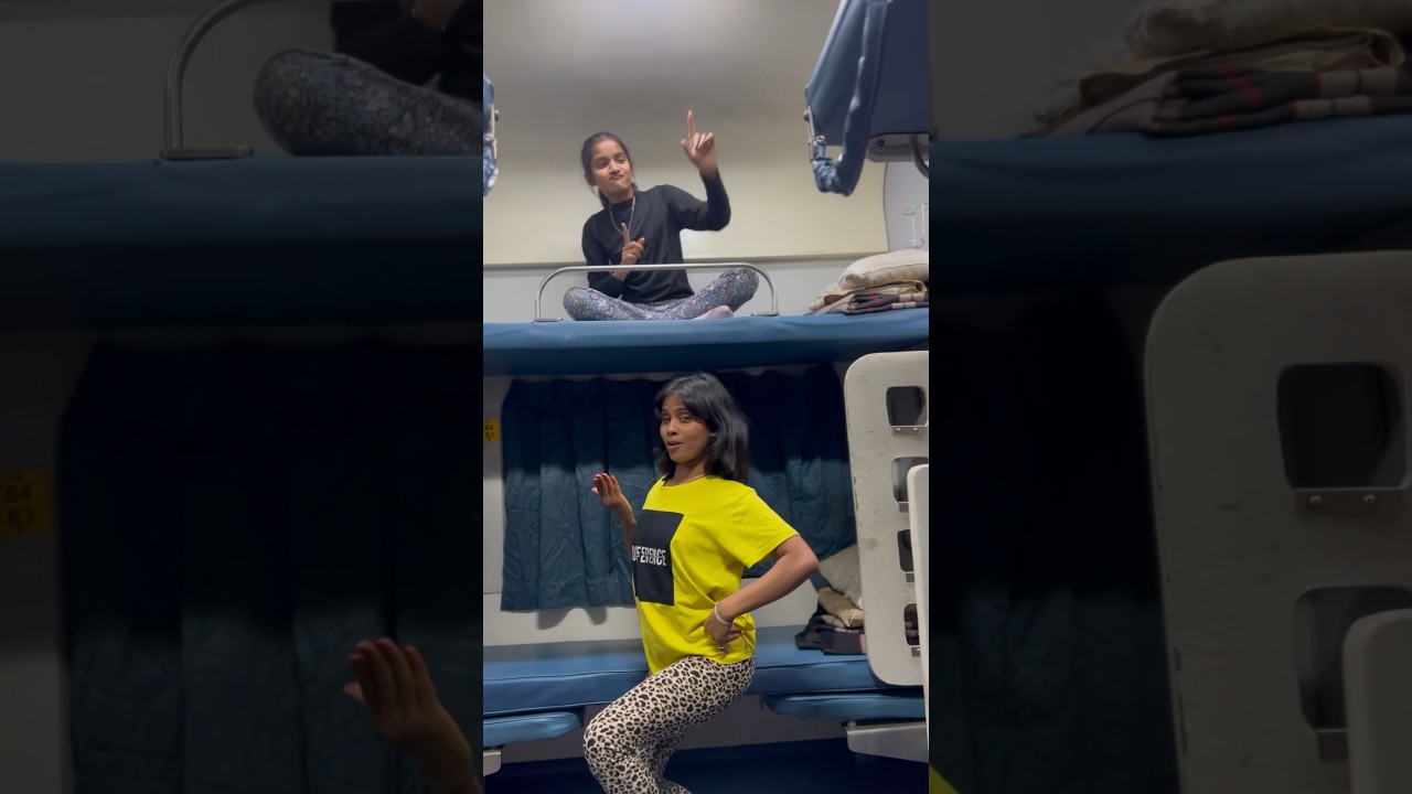 Train me Mili ne Gajab dance Kiya - Holi Special  😍 