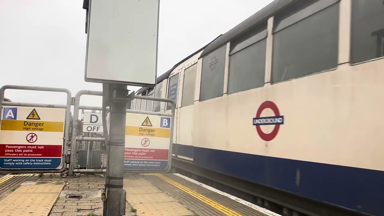 London Underground (Rail Adhesion Train) ￼1962 Stock 1570/1441 at Ealing Broadway Central Line 