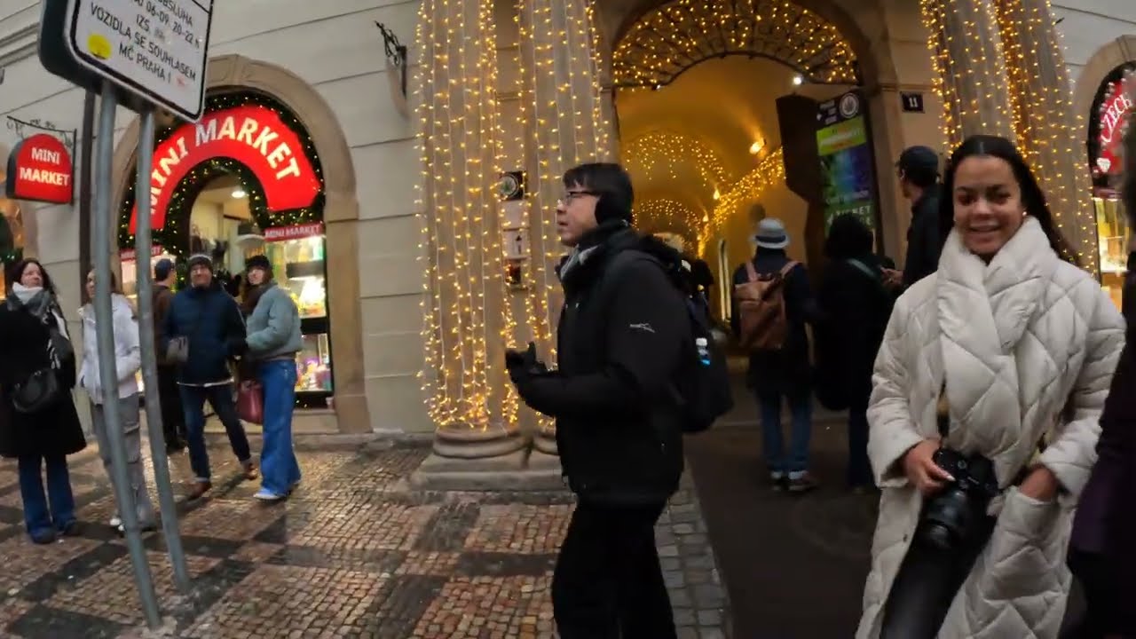 Prague Christmas Eve Market Walk | Festive Crowds & Holiday Lights