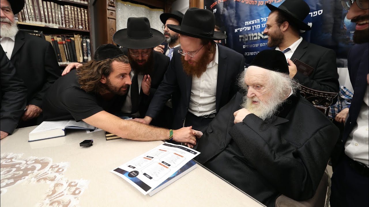 צפו בדברים המרגשים. ראשי ארגוני התשובה התכנסו עם פטרון עולם התשובה בביתו של פוסק הדור הגר"מ שטרנבוך