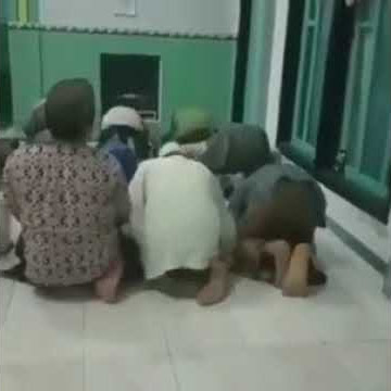 Status wa puasa lucu terbaru: Lo pasti pernah ngelaluin pas tarawih waktu kecil