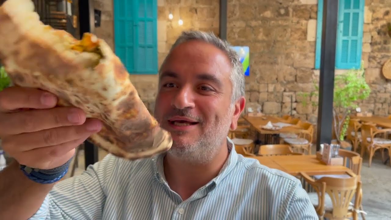 مهمة شاورما: 26 مطعمًا ، 50 سندويشًا ، 13 مدينة. لحم ، دجاج . Mission SHAWARMA: 50 Sandwiches