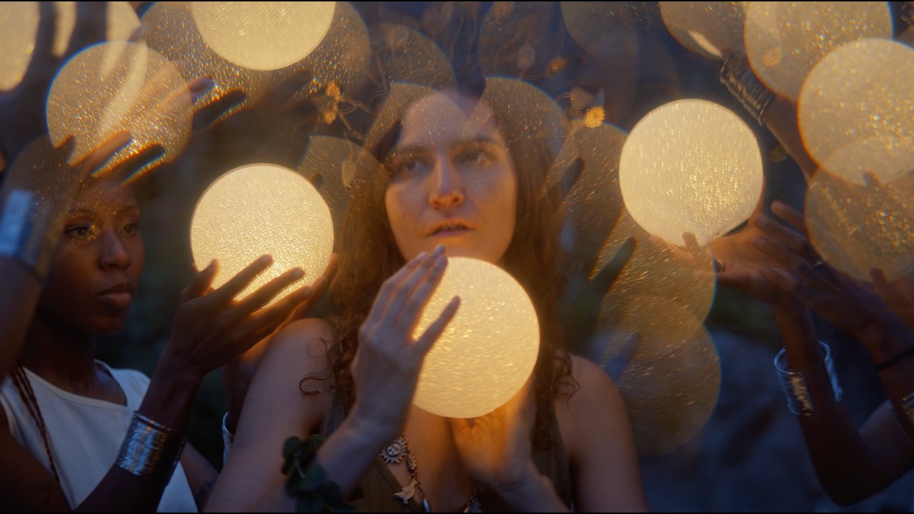 Karen y Los Remedios  - Creación del Universo (Official Video)