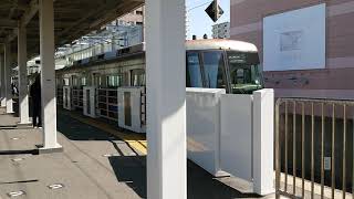 JR九州・筑肥線 305系（普通・福岡空港行き）・地下鉄2000系（普通・筑前前原行き）の到着