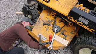 Blade change on Cub Cadet Z Force