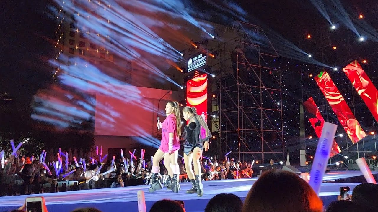 Myra Trần cực sôi động tại 𝐇𝐒𝐔 𝐒𝐓𝐔𝐃𝐄𝐍𝐓𝐒 𝐅𝐄𝐒𝐓 - Đại học Hoa Sen - 6/1/2024