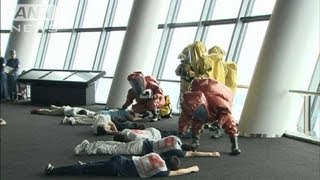 スカイツリーでテロ対策訓練　階段で地上まで避難（12/04/30）