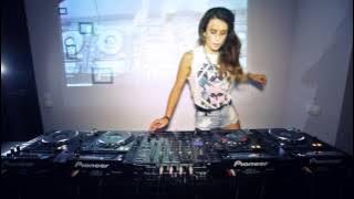 Juicy M - Mixing on 4 CDJs vol.2