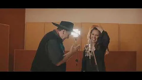 Esther Marisol Ft. Chaqueño Palavecino - Ojos Azules (Video Oficial)