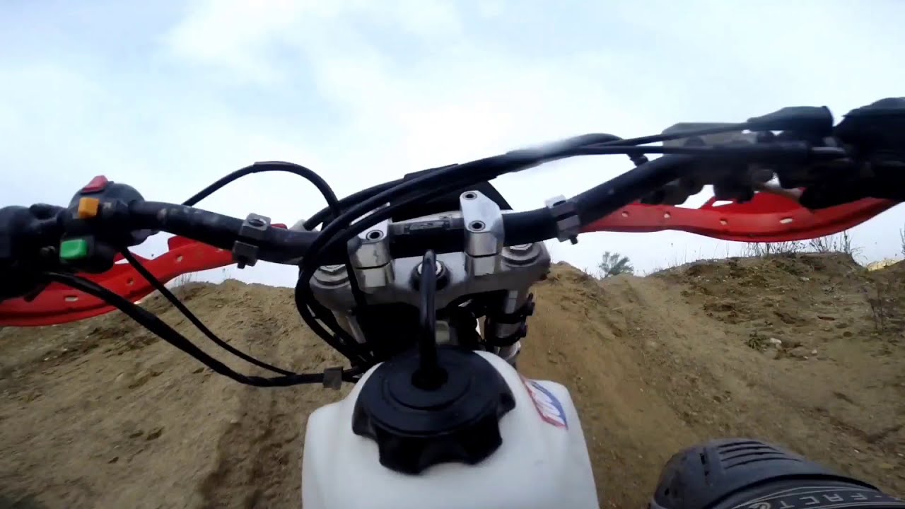 Honda XR 400 Sand Climbing - YouTube