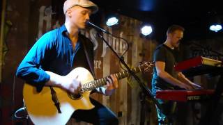 Petteri Sariola & Osmo Ikonen - Wake Me Up Before You Go-Go cover (Henry's Pub, Tampere)