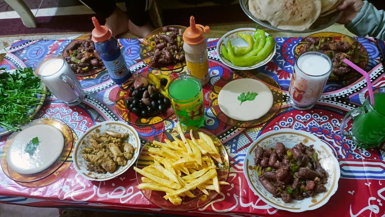 جوزي دلعني آخر دلع مش حرمني من حاجه خالص فطارنا علي طبليتنا خامس يوم رمضان كل عام وانتم بخير ♥️