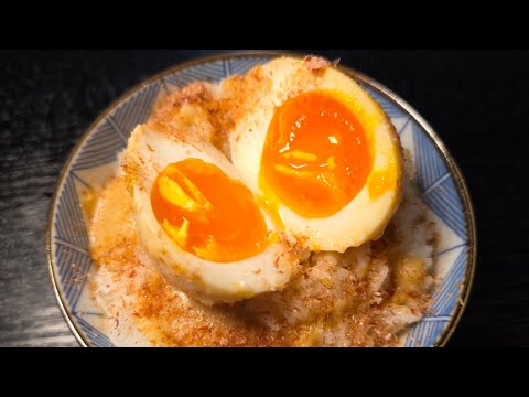 卵を味噌とニンニクで漬け込む濃厚な味わいの味噌漬け味玉