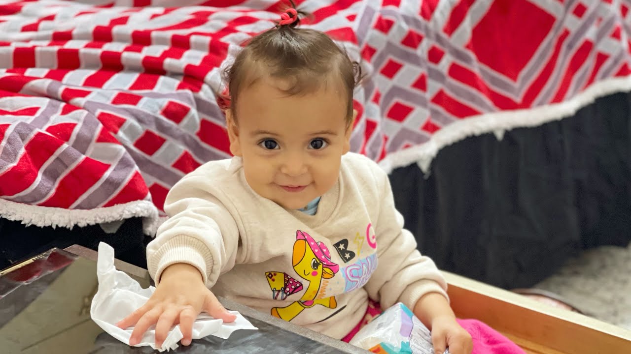 بيبي مكة اول مرة تنظف المنزل (قمة البراءة)