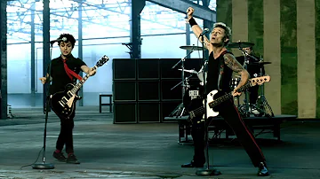 Green Day - American Idiot [Official Music Video]