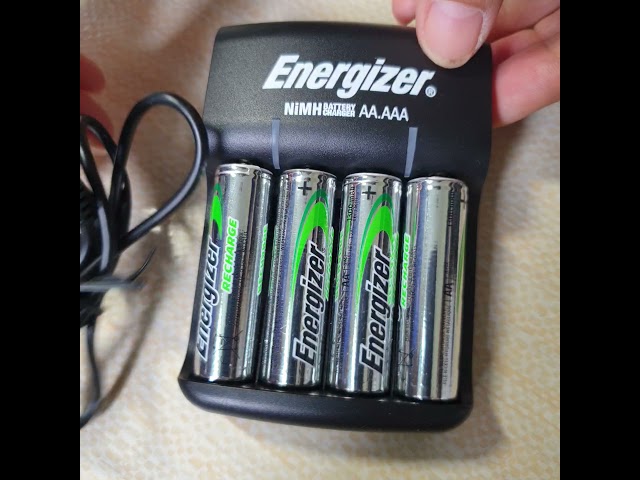 Giới thiệu dock sạc Energizer CHVC5 pin 4 hộc sạc pin AA - AAA kèm 4 viên pin sạc AA 1300mAh