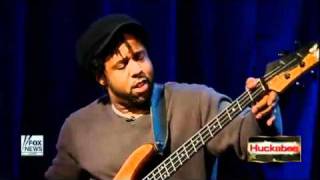 Victor Wooten performs 'Amazing Grace' on Huckabee chords