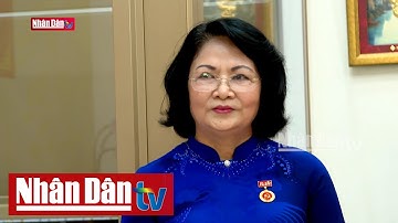 Trao Huy hiệu 45 năm tuổi Đảng tặng đồng chí Đặng Thị Ngọc Thịnh