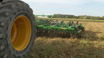 Great Plains Max-Chisel (MC5317) with a Versatile 520