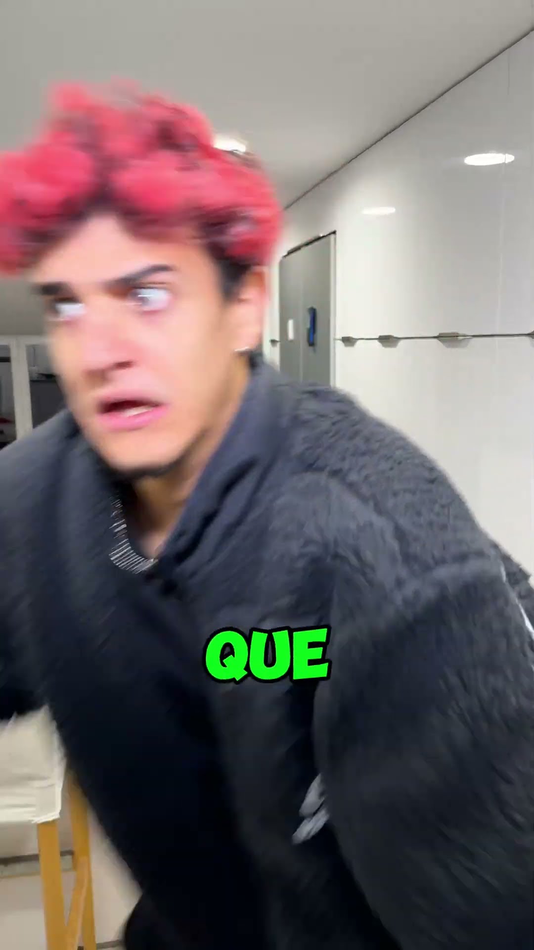 Tengo MUCHO MIEDO a los ZOMBIES! (nos ataca)