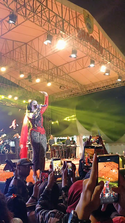 Niken Salindry feat Mayangkara Live Alun Alun Sragen Jawa Tengah Indonesia  November 2023