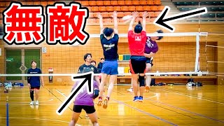 (Volleyball match) Opponent's attack is nullified by invincible block.